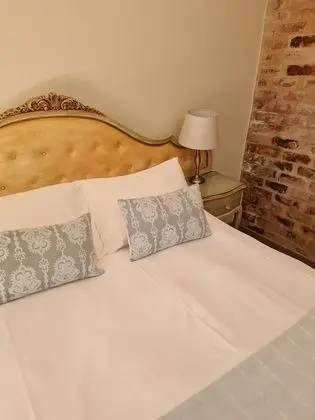 Luxury Oda