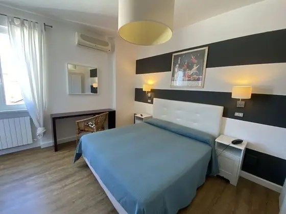 Basic Oda, 1 Büyük (Queen) Boy Yatak