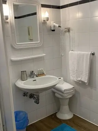 Basic Oda, 1 Büyük (Queen) Boy Yatak