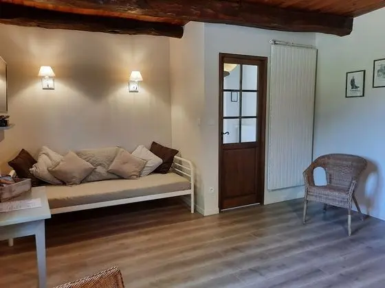 Family Oda, Sigara İçilmez (Eugénie)