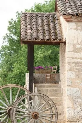 Family Oda, Sigara İçilmez (Eugénie)