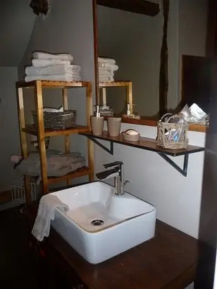 Family Oda, Sigara İçilmez (Eugénie)