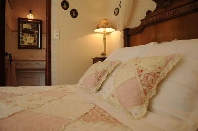 Tek Büyük Yataklı Oda (Rose)