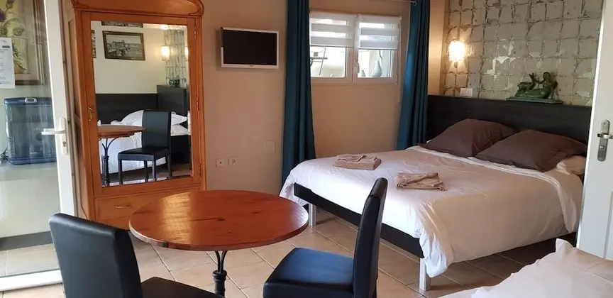 Dört Kişilik Oda, Banyolu/Duşlu, Bahçe Manzaralı (Family room)