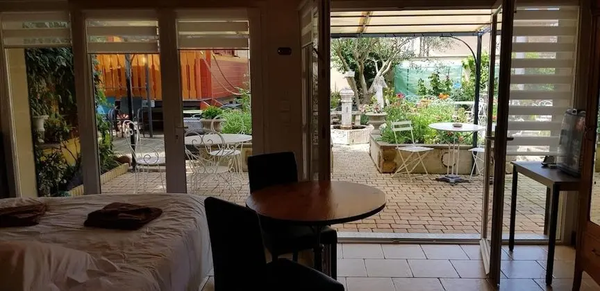 Dört Kişilik Oda, Banyolu/Duşlu, Bahçe Manzaralı (Family room)