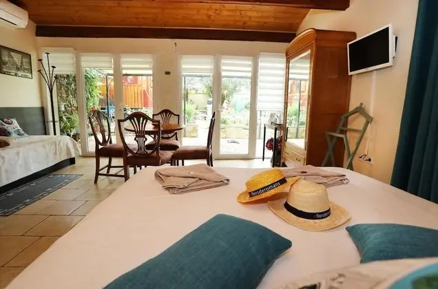 Dört Kişilik Oda, Banyolu/Duşlu, Bahçe Manzaralı (Family room)