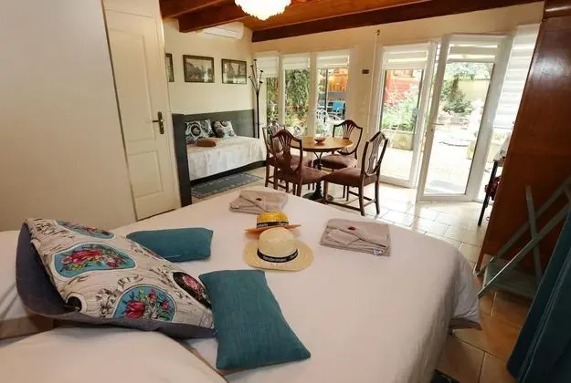 Dört Kişilik Oda, Banyolu/Duşlu, Bahçe Manzaralı (Family room)