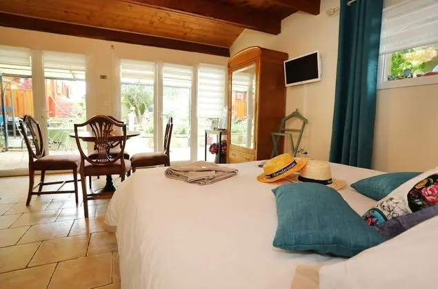 Dört Kişilik Oda, Banyolu/Duşlu, Bahçe Manzaralı (Family room)