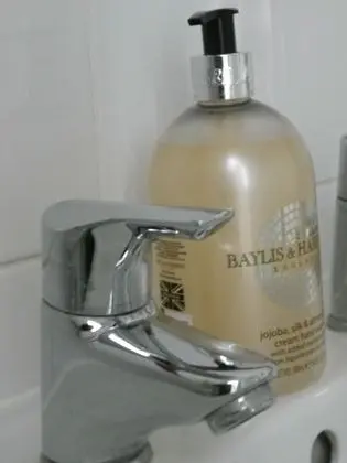 Tek Kişilik Oda, Özel Banyo (Small - external lockable bathroom)