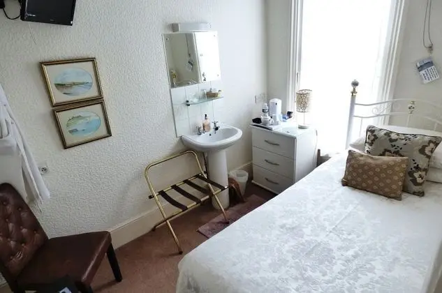 Tek Kişilik Oda, Özel Banyo (Small - external lockable bathroom)
