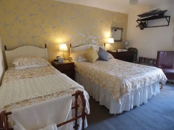 Üç Kişilik Oda, Banyolu/Duşlu (Room 4)