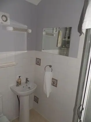 Üç Kişilik Oda, Banyolu/Duşlu (Room 4)