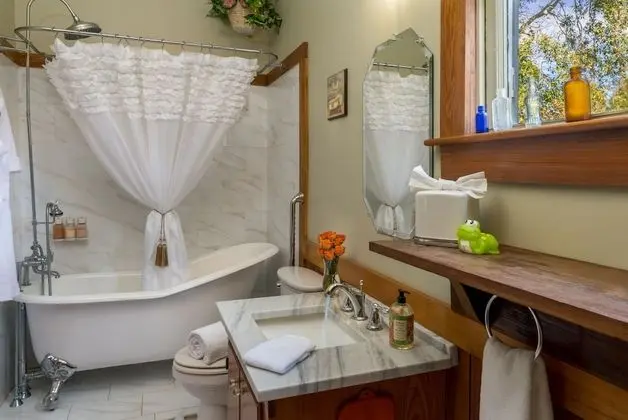 Oda, Özel Banyo (Autumn Cottage)