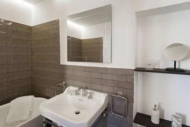 Deluxe Tek Büyük Yataklı Oda, Bahçe Manzaralı (2)