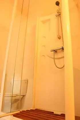 Üç Kişilik Oda (Chambre 1)