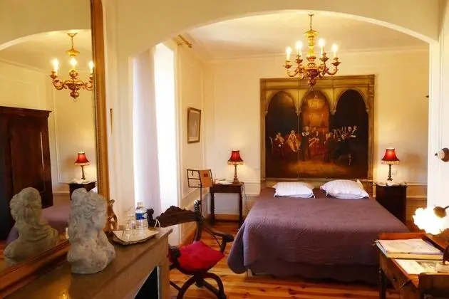 Tek Büyük Yataklı Oda, Tepe Manzaralı (Maurice Ravel)