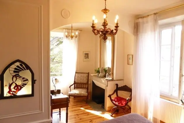 Tek Büyük Yataklı Oda, Tepe Manzaralı (Maurice Ravel)