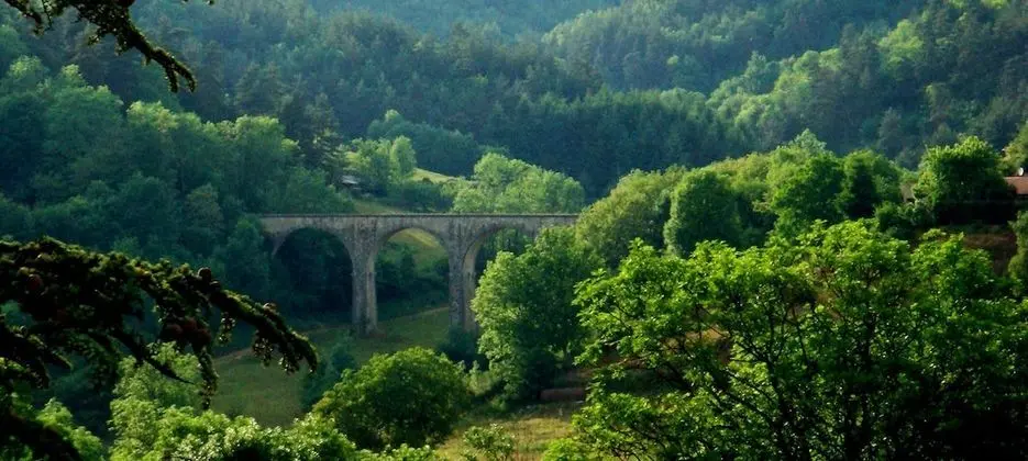 Tek Büyük Yataklı Oda, Tepe Manzaralı (Maurice Ravel)