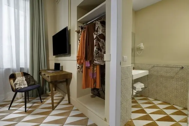 Comfort Tek Büyük Yataklı Oda