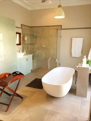 Deluxe Tek Büyük Yataklı Oda, 1 Çift Kişilik Yatak, Engellilere Uygun, Küvet