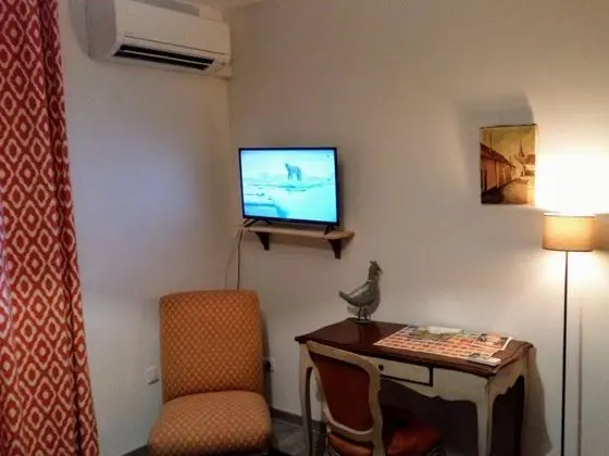 Comfort Tek Büyük Yataklı Oda, Banyolu/Duşlu, Bahçe Manzaralı (Basalte)