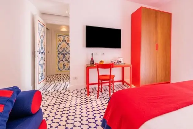 Deluxe Tek Büyük veya İki Ayrı Yataklı Oda, Balkon, Kısmi Deniz Manzaralı