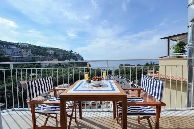 Deluxe Tek Büyük Yataklı Oda, Teras, Kısmi Deniz Manzaralı