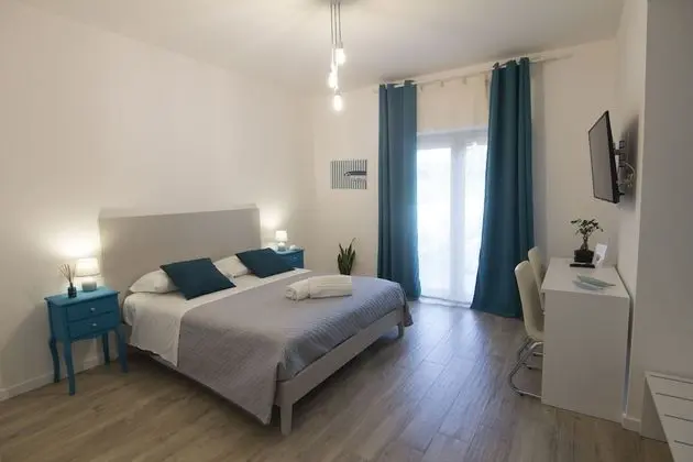 Exclusive Tek Büyük Yataklı Oda, Engellilere Uygun, Bahçe Manzaralı (Ligea)