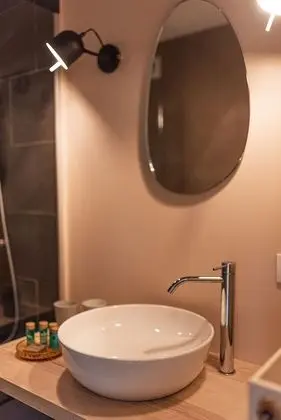 Superior Tek Büyük Yataklı Oda, 1 Büyük (Queen) Boy Yatak, Teras, Bahçe Manzaralı