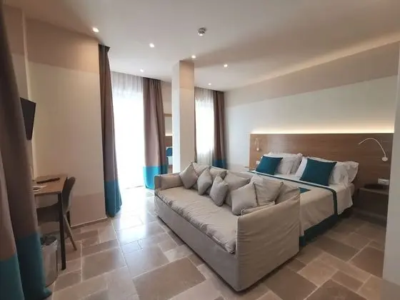 Dört Kişilik Oda, Deniz Manzaralı