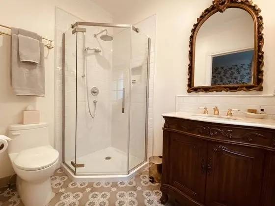 Luxury Oda