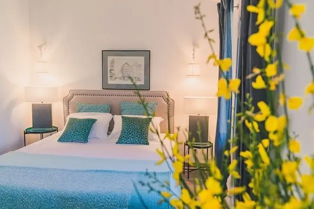 Tek Büyük Yataklı Oda (Grisée)