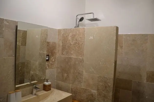 Üç Kişilik Oda (Thoronet)