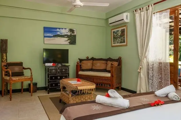 Cinnamon Mini Suite