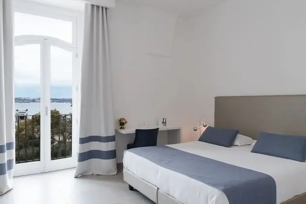 Deluxe Tek Büyük veya İki Ayrı Yataklı Oda, Deniz Manzaralı