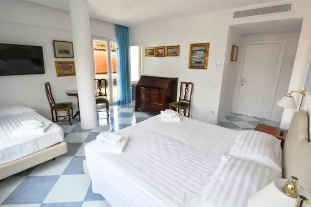 Üç Kişilik Oda