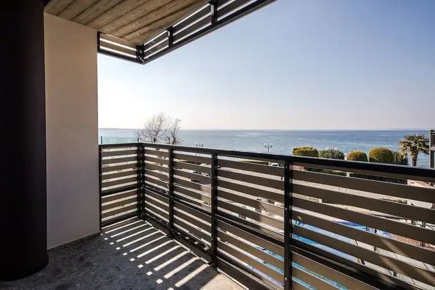Superior Oda, Balkon, Göl Manzaralı