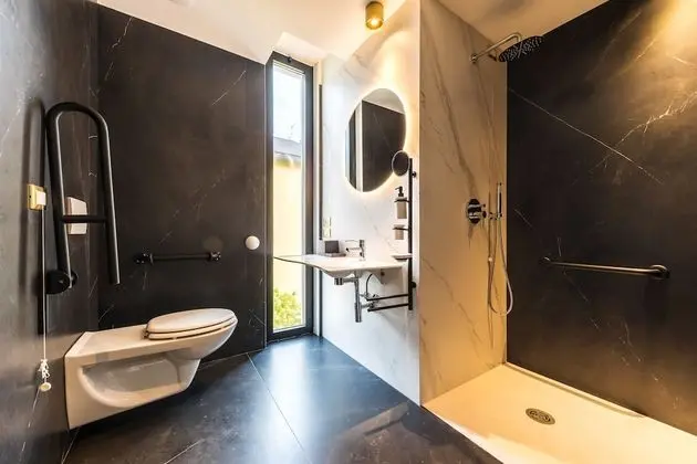 Tek Büyük Yataklı Oda, Balkon