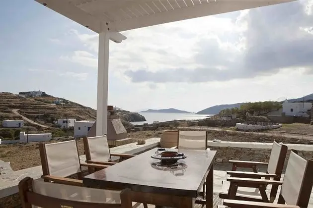 Traditional Ev (Hephaistos)