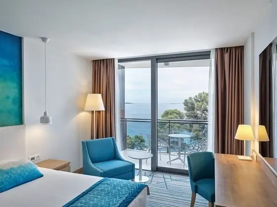 Deluxe Tek Büyük veya İki Ayrı Yataklı Oda, Balkon, Deniz Manzaralı