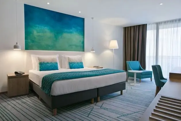 Superior Tek Büyük veya İki Ayrı Yataklı Oda, Balkon, Kısmi Deniz Manzaralı