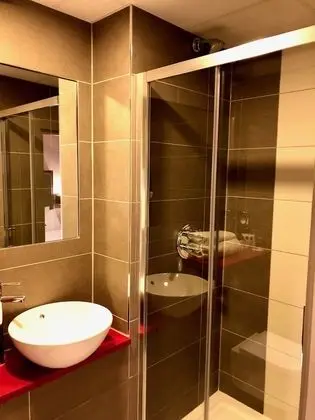 Tek Büyük Yataklı Oda, Penceresiz