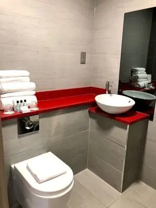 Tek Büyük Yataklı Oda, Penceresiz