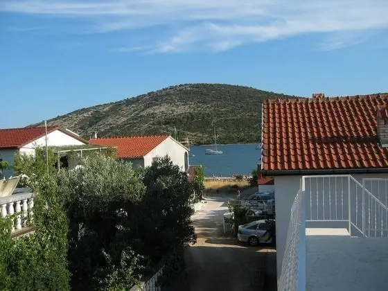 Apart Daire (Maja - 80 m from pebble beach - A1(4+)