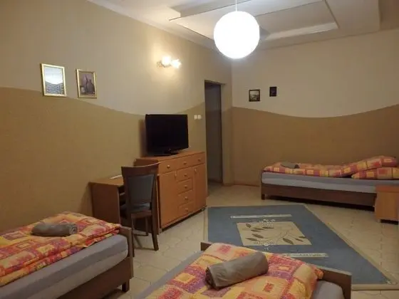 Oda, 3 Tek Kişilik Yatak, Sigara İçilmez