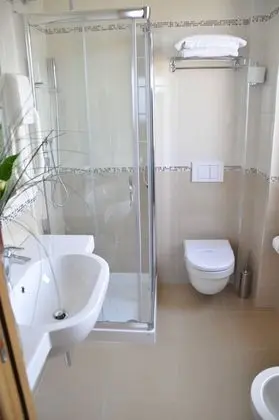 Büyük Yataklı Tek Kişilik Oda