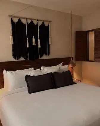 DELUXE ROOM WITH BATHTUB