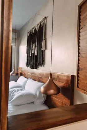 DELUXE ROOM WITH BATHTUB