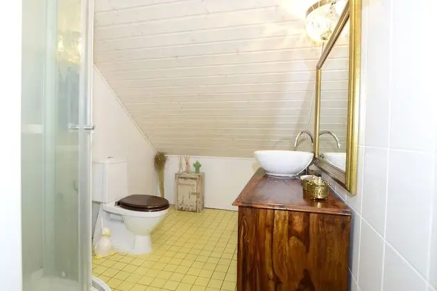 Dört Kişilik Oda, Ortak Banyo