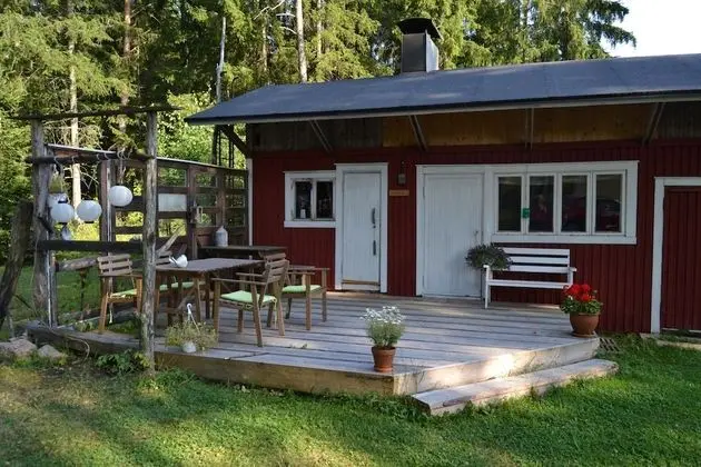 Kulübe, Ortak Banyo, Ek Bina (Summerroom, Shower in separate house)